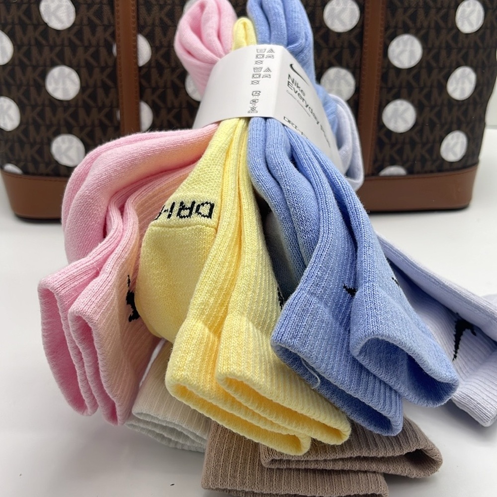 Nike Everyday Plus Cushioned
Training Crew Socks (6 Pairs)
Multi-Color
Size L - Picture 9 of 16